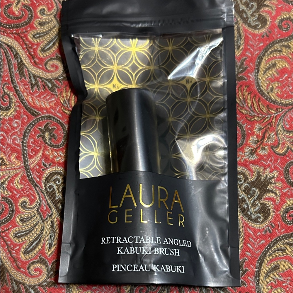 Laura Geller Retractable Angled Kabuki Brush 
NWT